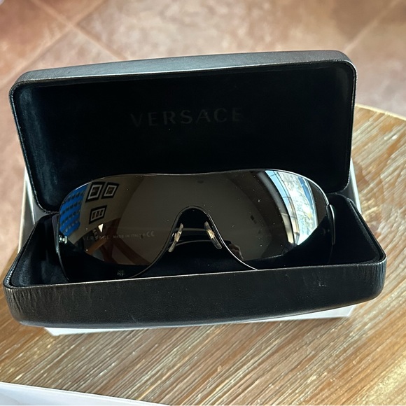 Versace Black Designer Sunglasses - Picture 9 of 9